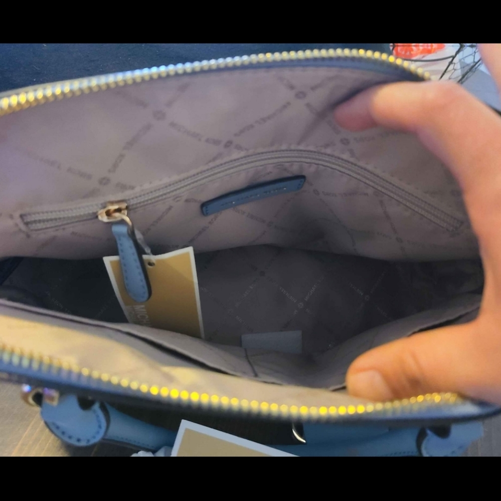 Purse - Picture 3 of 4